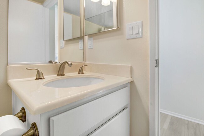 Building Photo - Your Dream 3BR/2.5BA Rental in the Desirable 'Dearborn Grove' Community in Redlands!