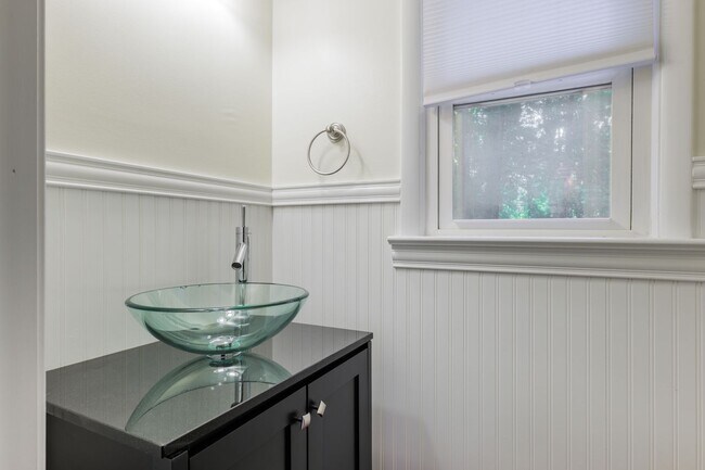 Building Photo - Beautiful One Level Home in Bon Air for rent!!