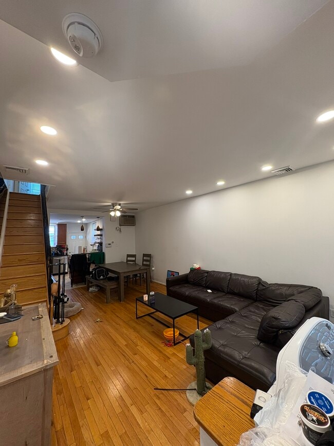Building Photo - 2415 S Lambert St