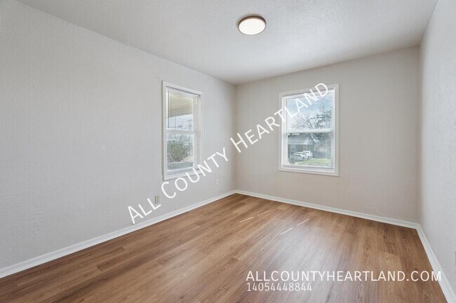 Building Photo - 533 E Boeing Dr