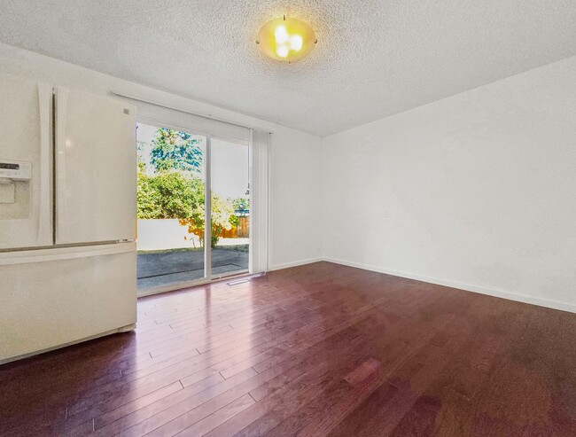 Building Photo - Charming Rambler Retreat Near Robinswood Park
