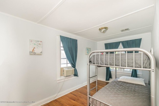 Building Photo - 105 Webb Ave