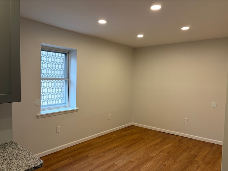 Building Photo - 15 E Read St