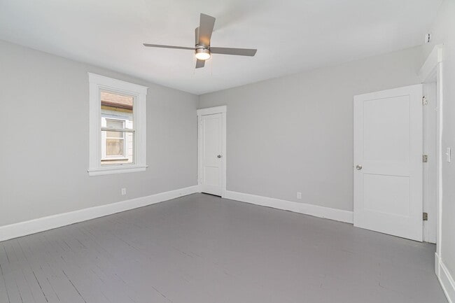 Building Photo - Updated 3 Bedroom 1 bathroom House