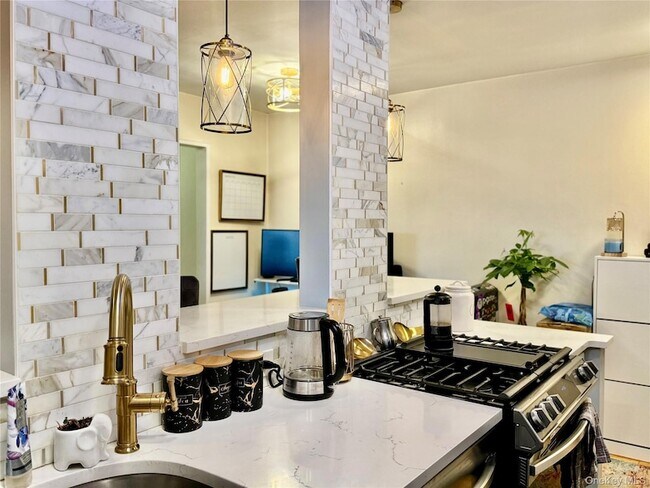 Building Photo - 100 Lincoln Ave