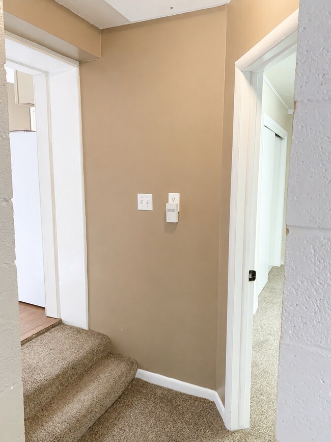 Building Photo - 557 N 400 E