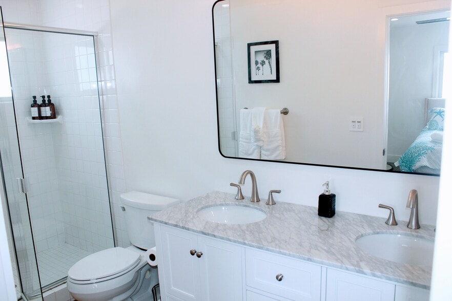 Building Photo - 722 Sunset Ct