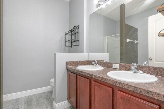Building Photo - 1511 Whitewater Falls Dr