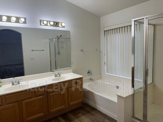 Building Photo - 334 N Duffy Way