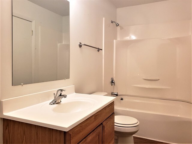 Building Photo - 3818 Hennepin Dr