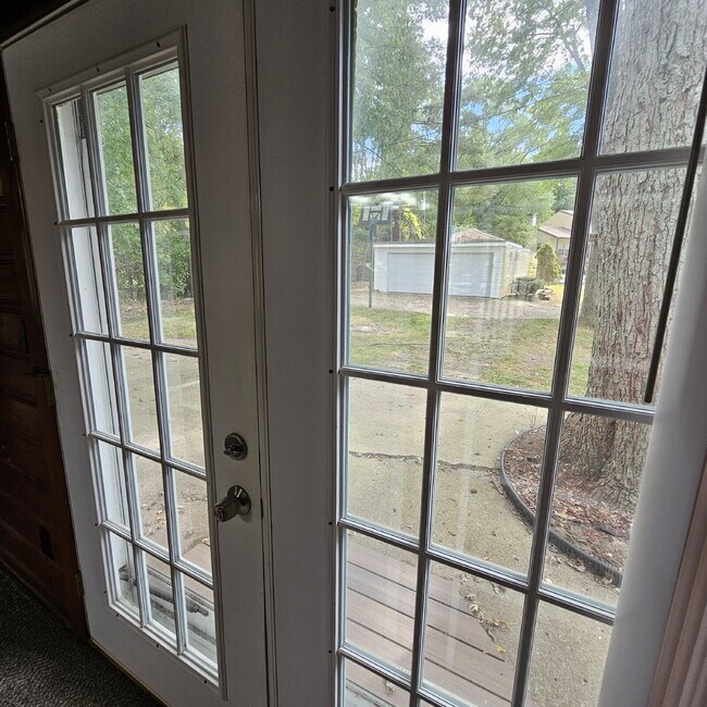 Building Photo - A cozy 2-bedroom, 1-bath home in the heart...