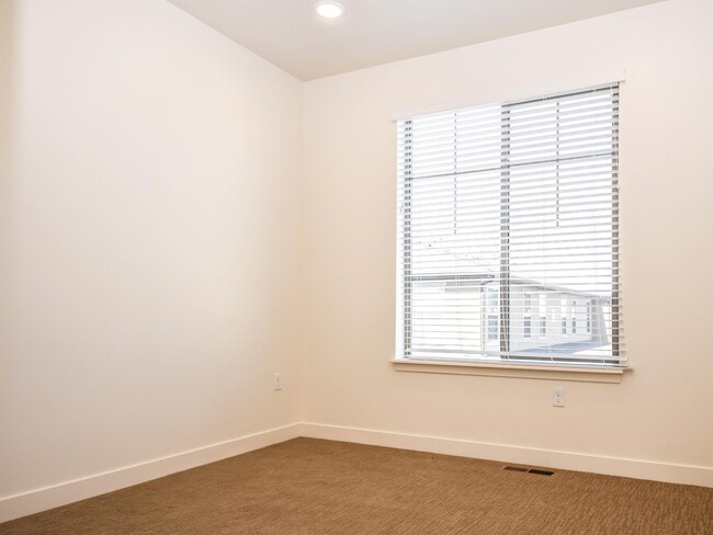 Building Photo - 2021 N 200 E
