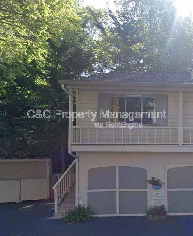 Primary Photo - 853 Pacific St