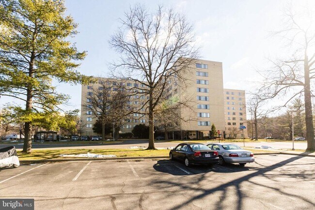 Building Photo - 6641 Wakefield Dr