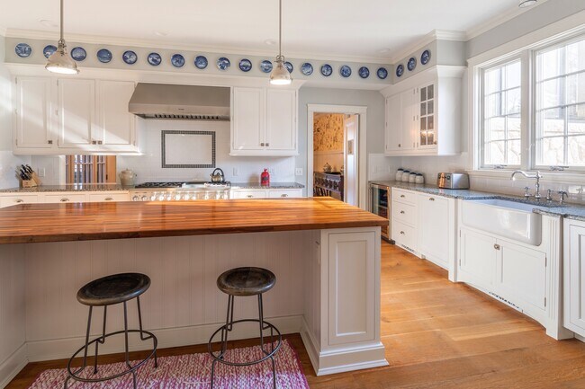 Building Photo - 9 Rockcraft