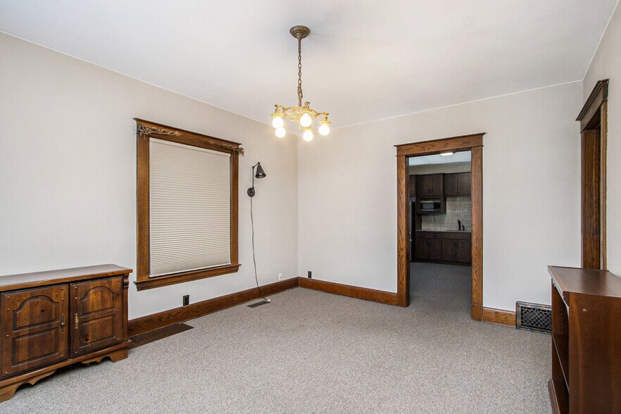Downstairs Master - 1403 S Burdick St