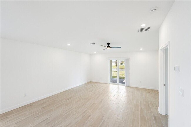 Building Photo - 6331 Windwood Wy