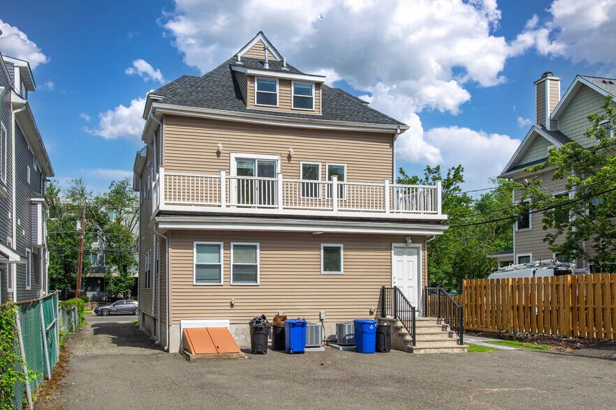 Building Photo - 49 Greenwood Ave