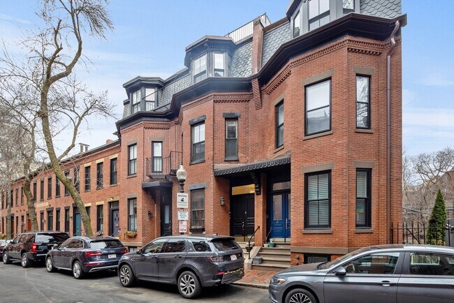 Building Photo - 4 Cazenove St