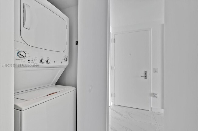 Building Photo - 3131 NE 7th Ave