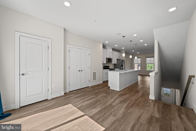 Building Photo - 148 Stowe Dr