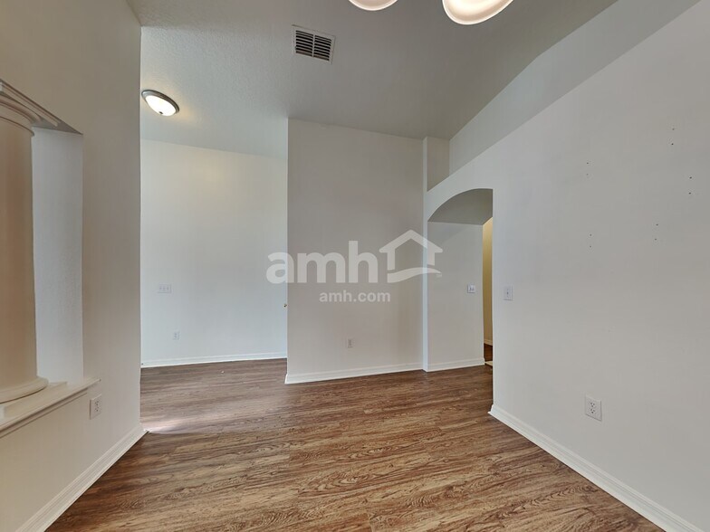 Building Photo - 23121 Emerson Way