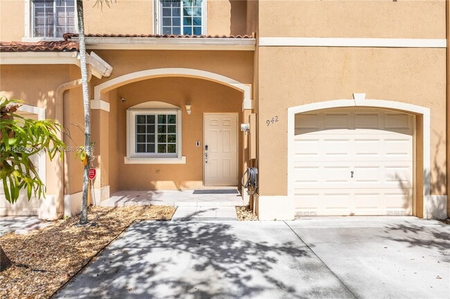 Building Photo - 942 SW 147th Ct