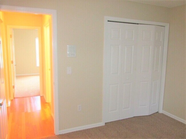 Building Photo - 7881 Manor Dr