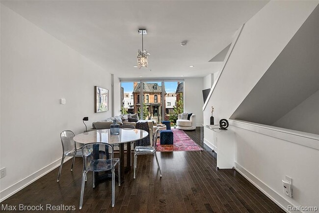 Building Photo - 284 Alfred St