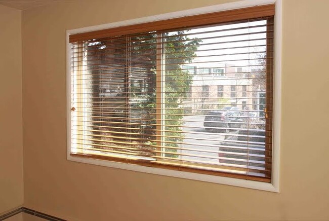 Building Photo - Cozy Condo at Marquam Court. Near OHSU wit...