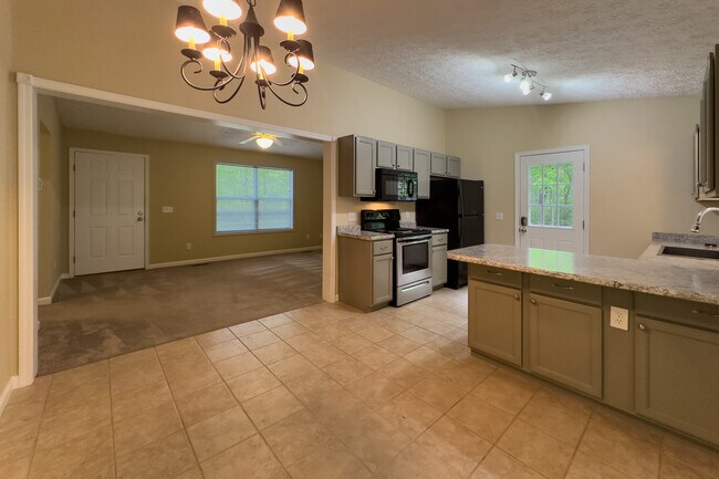 Building Photo - 34 Sugar Creek Dr