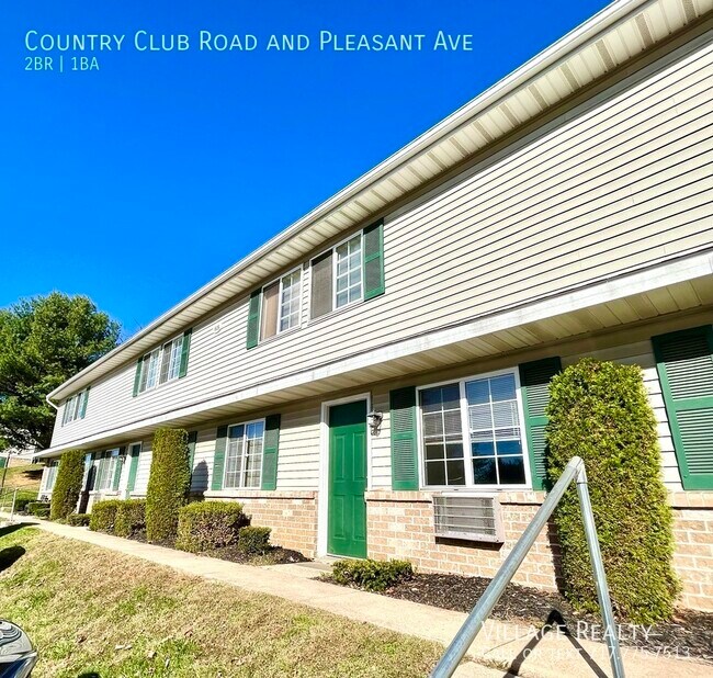 Building Photo - 605 Country Club Rd