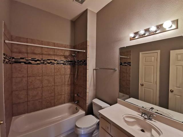 Building Photo - 9300 Vista Cir