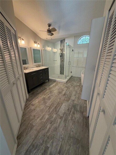 Building Photo - 3221 Oakwood Pl