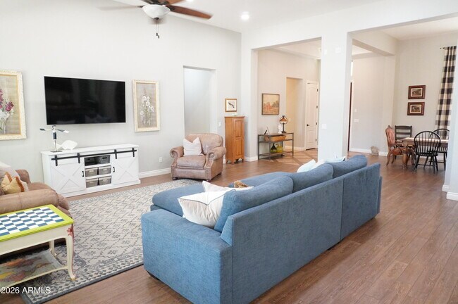 Building Photo - 2910 E Wildhorse Dr