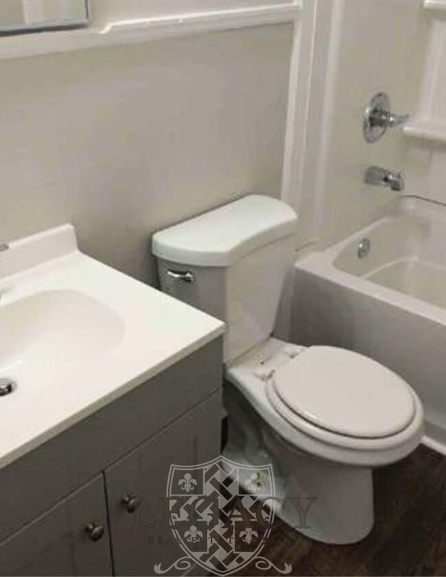 Building Photo - 210 W Lokey Ave