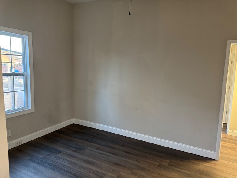 Building Photo - 57 Corban Ave SW