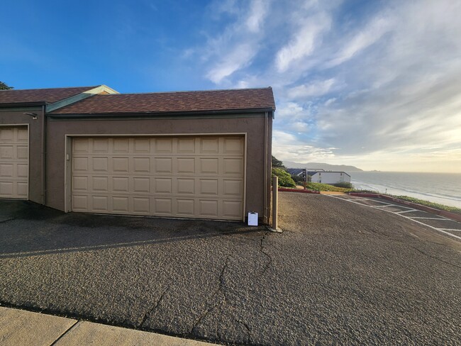 Building Photo - 210 Palmetto Ave