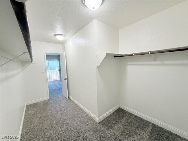 Building Photo - 764 Lawrence Dr