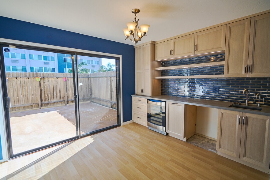 Building Photo - 3520 Maricopa St