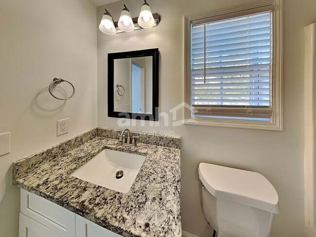 Building Photo - 6290 Queensdale Dr