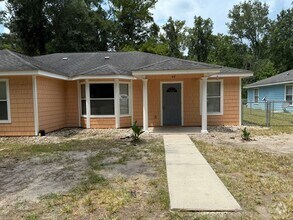 Building Photo - Conveniently Located Duplex in Crawfordville