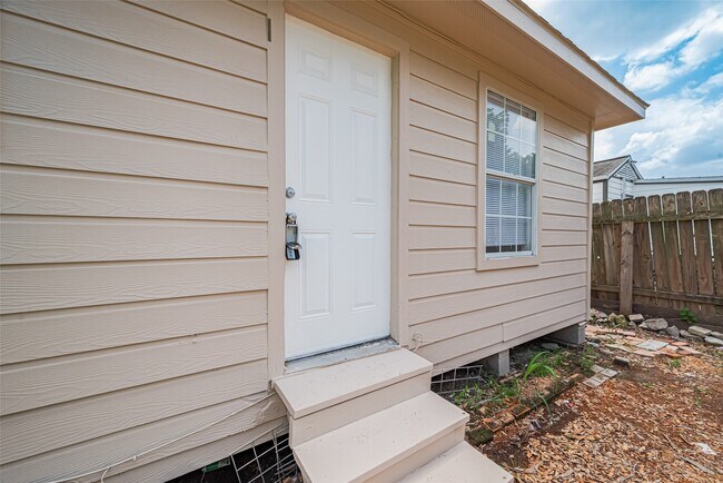 Building Photo - 6527 Kernel St