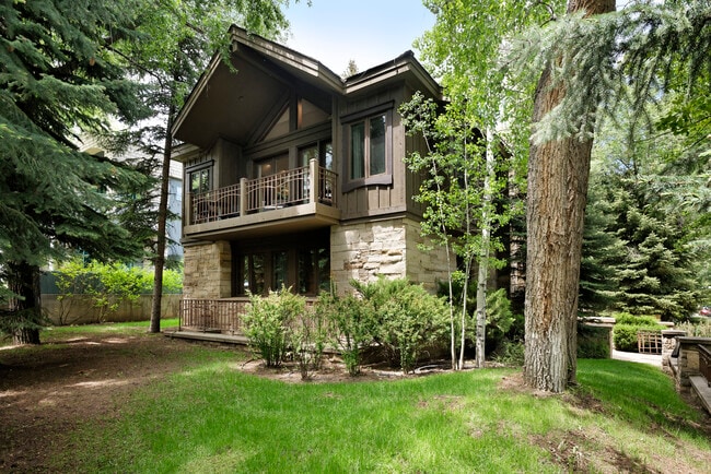 Building Photo - 207 N 2nd St