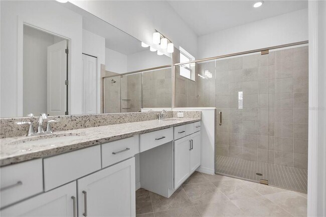 Building Photo - 15925 Sugar Hl Dr