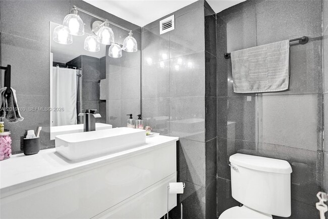Building Photo - 18021 Biscayne Blvd