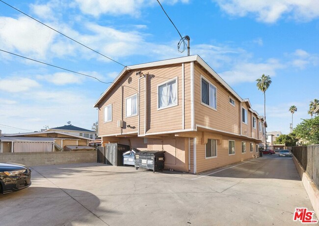 Building Photo - 14112 Delano St