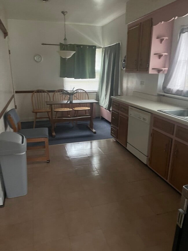 Building Photo - 12713 S 80th Ave