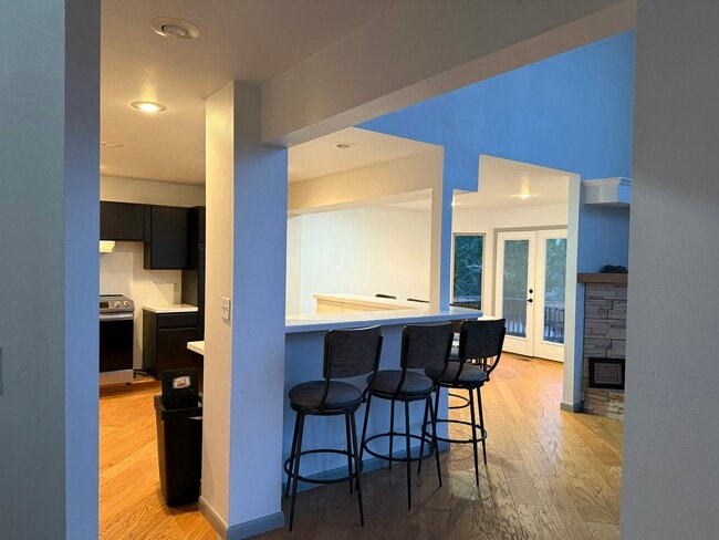 Building Photo - 2092 Colonial Dr
