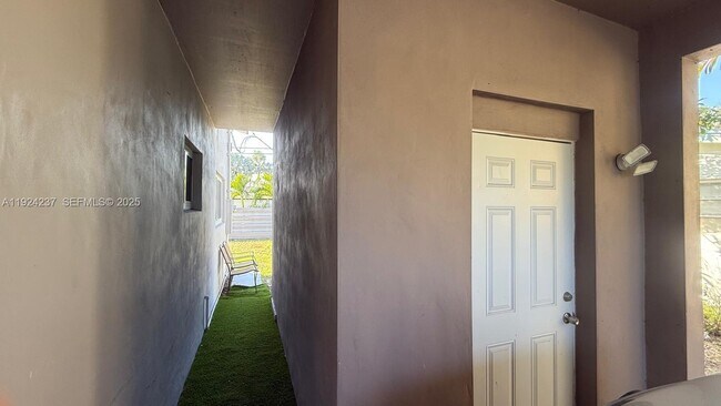 Building Photo - 4701 NE 3rd Ave